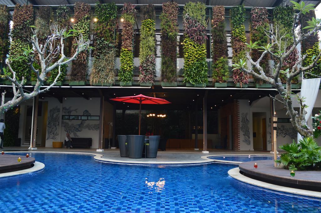 Patra Bandung Hotel Екстериор снимка