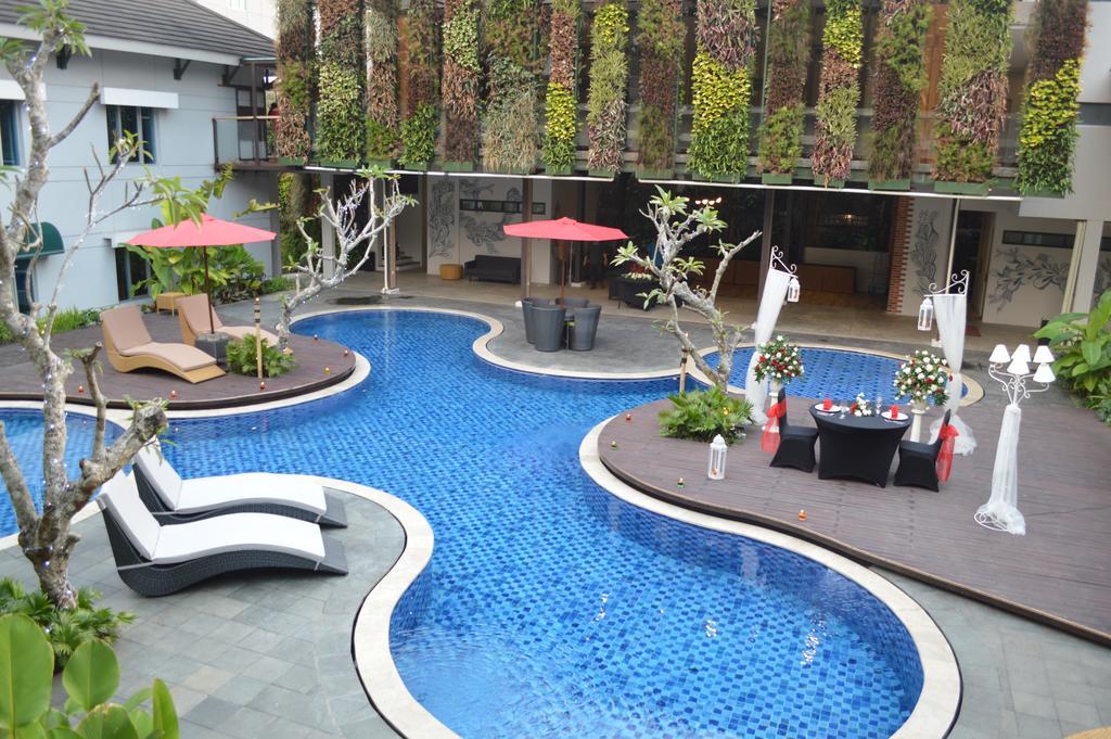Patra Bandung Hotel Екстериор снимка