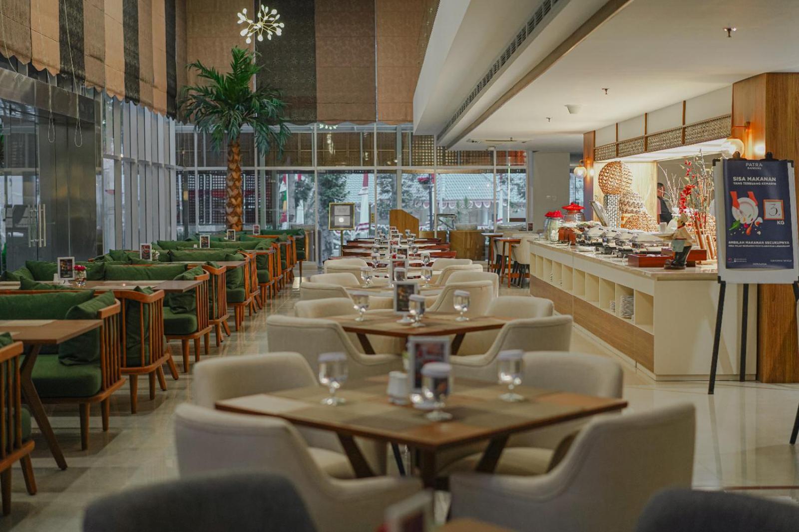 Patra Bandung Hotel Екстериор снимка