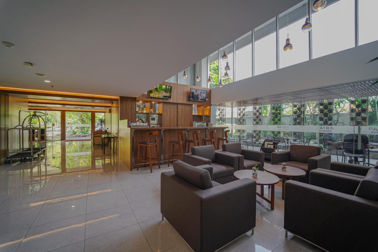 Patra Bandung Hotel Екстериор снимка