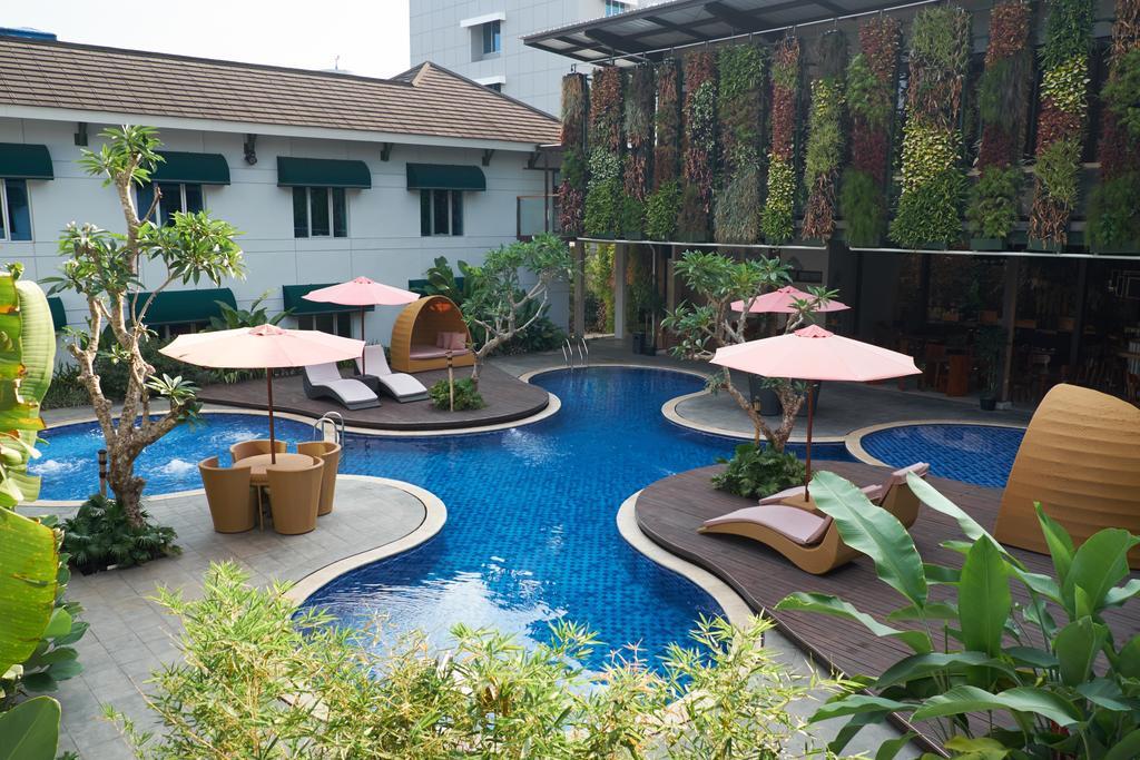 Patra Bandung Hotel Екстериор снимка