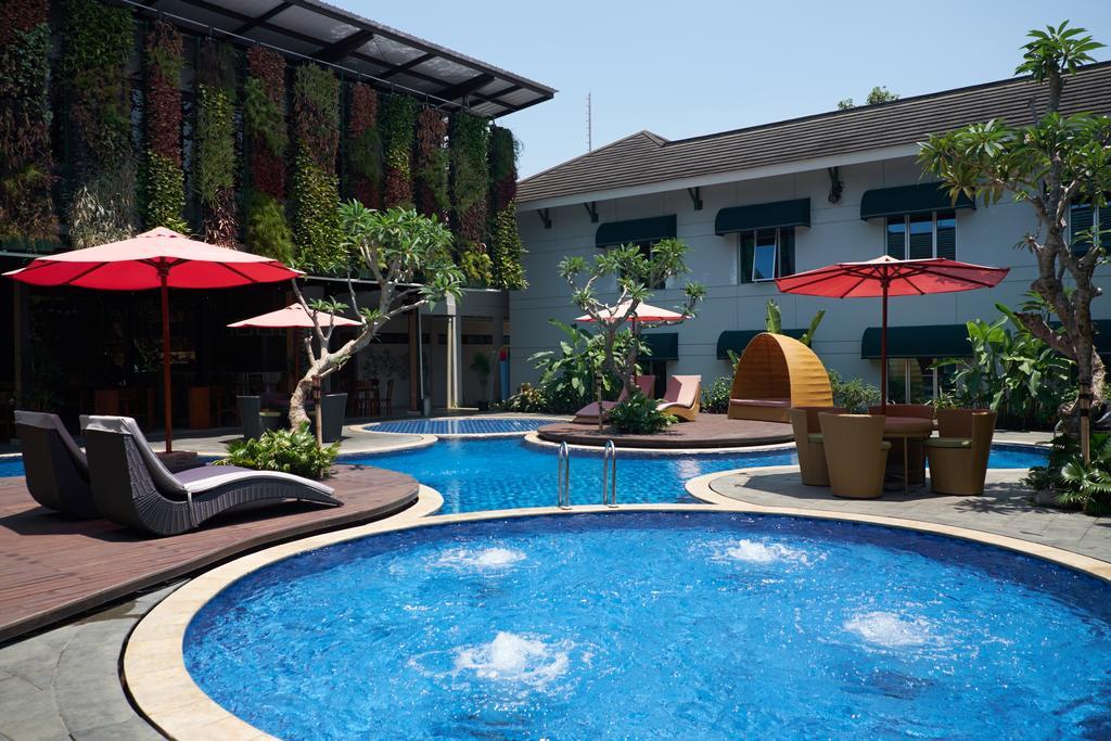 Patra Bandung Hotel Екстериор снимка