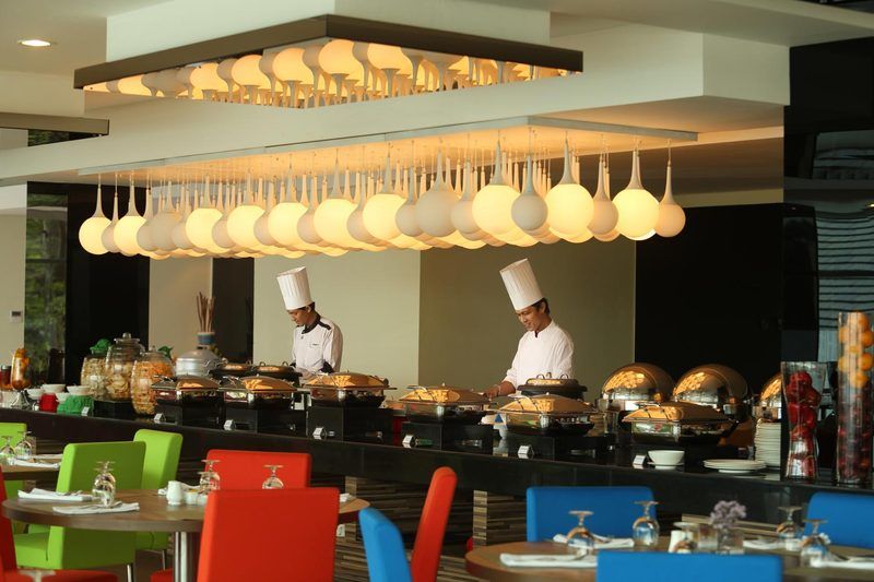 Patra Bandung Hotel Екстериор снимка