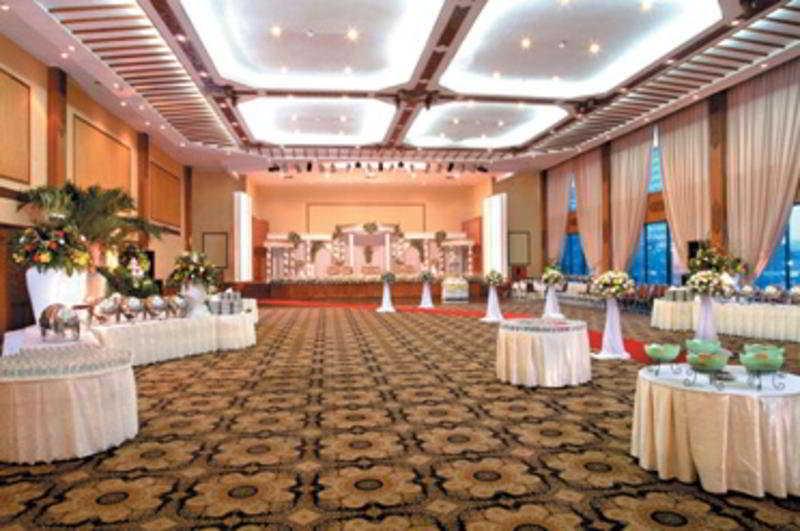 Patra Bandung Hotel Екстериор снимка