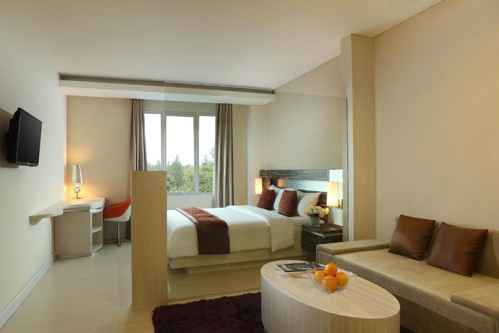 Patra Bandung Hotel Екстериор снимка