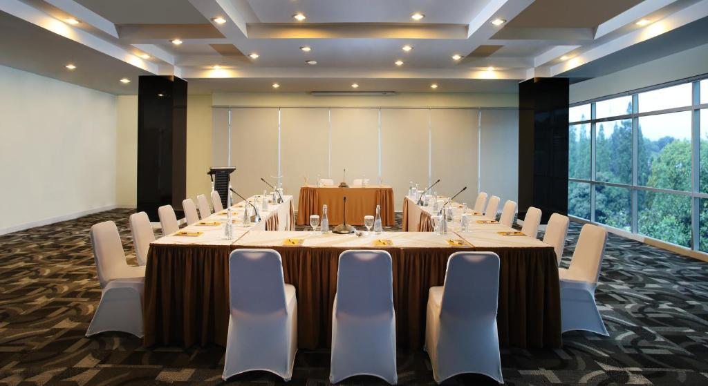Patra Bandung Hotel Екстериор снимка