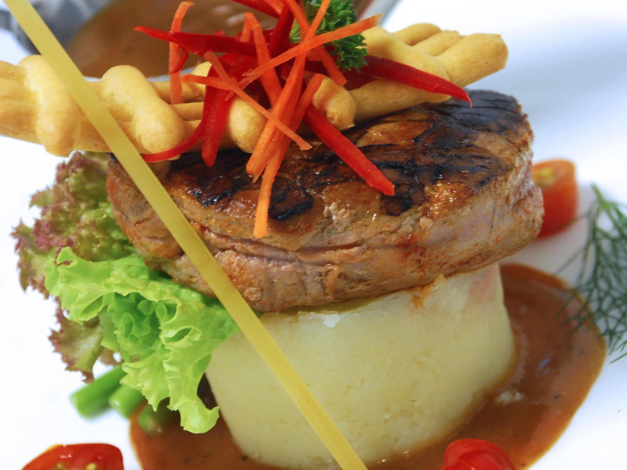 Patra Bandung Hotel Екстериор снимка